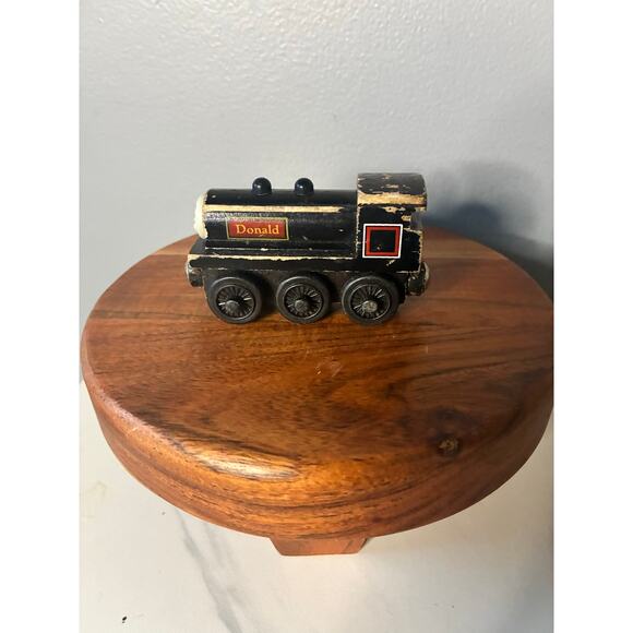 Vintage 1990s Thomas & Friends Wooden Railway – DONALD Engine (Learning Curve) - Picture 6 of 6